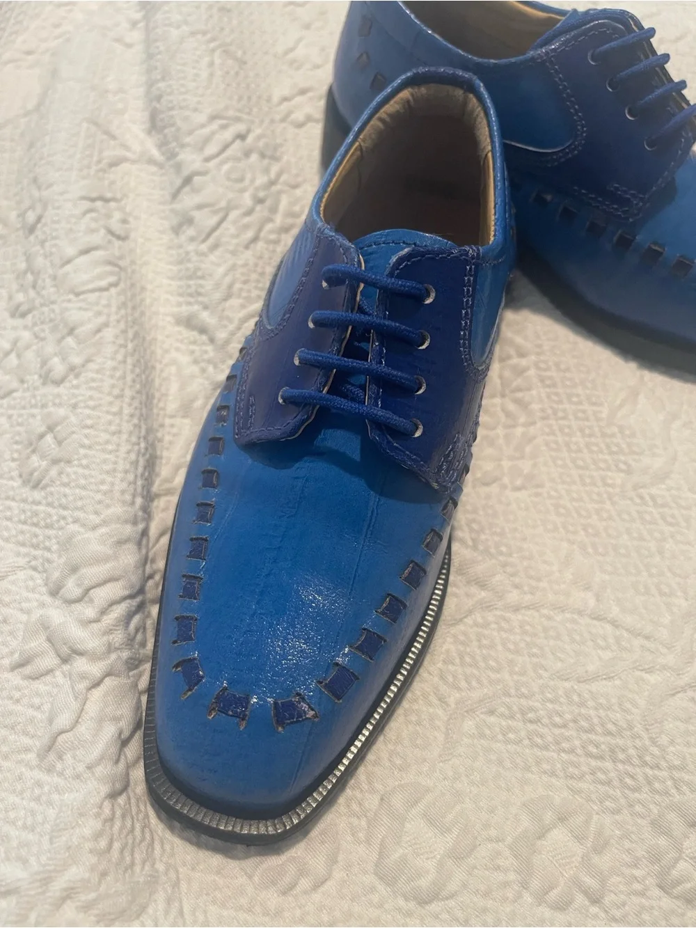 Kids Boys Blue Leather Lace-Up Dress Shoes 11 Rubber soles and heels.